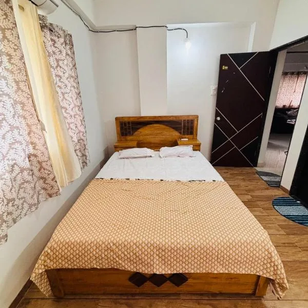 Urban Homestays 2BHK Solapur، فندق في سولابور