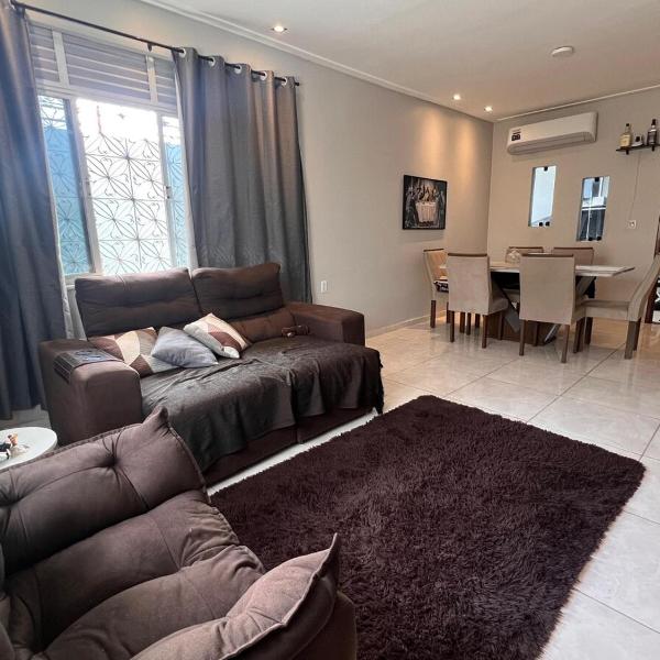 Casa com piscina e garagem