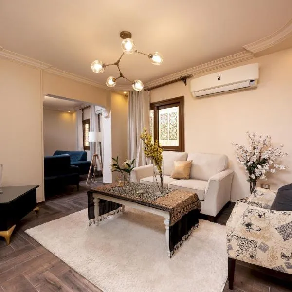 VESTA - Luxury APT - 2BR - Triumph, hotel in Cairo