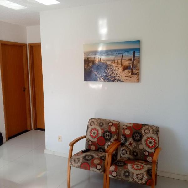 Apartamento completo em condomínio com piscina próximo a praia