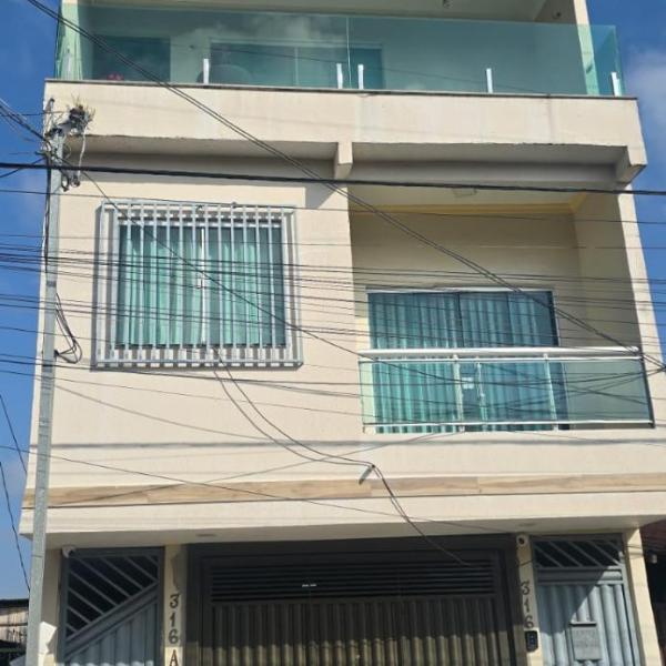 CASA TRES QUARTOS COM SUITe