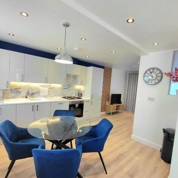 Blue Door Apartments, Hotel in Dover