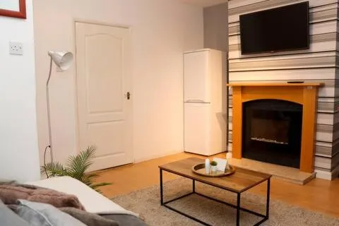 Entire 3 Bedroom Home Rotherham, hotel i Rawmarsh