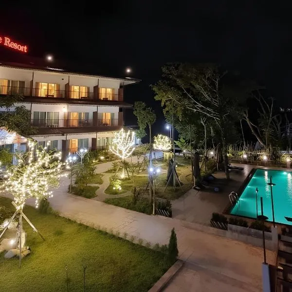 Intimate Riverside Resort, ξενοδοχείο σε Vang Vieng