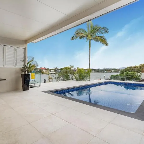 Serene 5BR Waterfront Escape - Prestige, hotel u gradu 'Gold Coast'