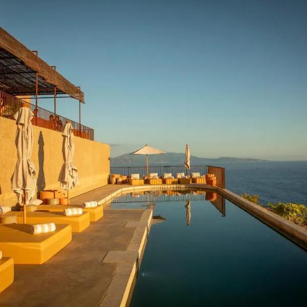 Hôtel Mylos - Cargèse, Piscine Intérieure et Extérieure, hotel di Cargese