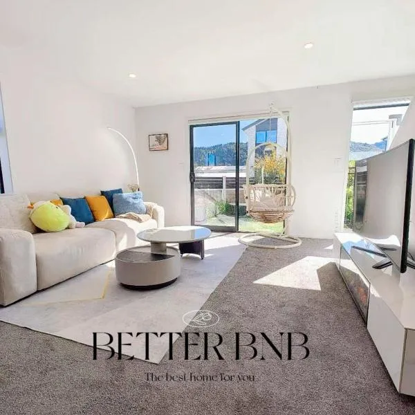 Modern and New 3 Beds fancy home, hotel in Upper Hutt
