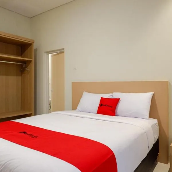 RedDoorz near Exit Tol Banyumanik 2, hotel en Srondolwetan