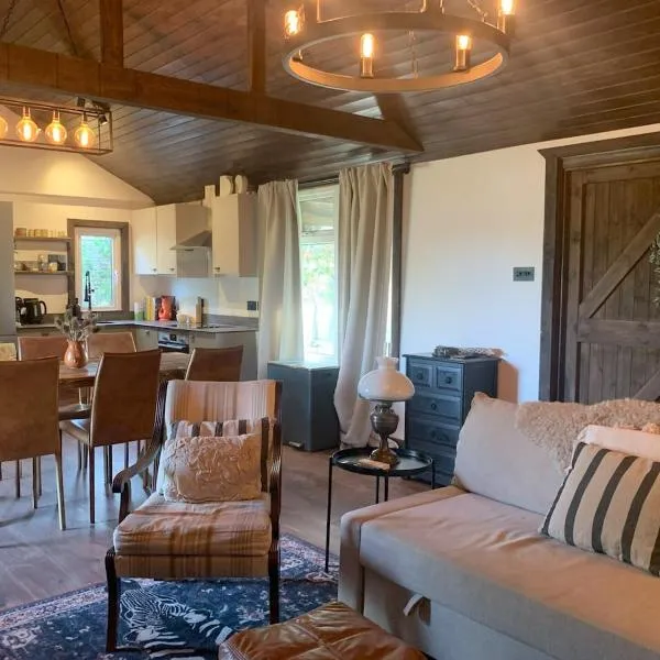 Hunters Cabin - Rustic farm stay, ξενοδοχείο σε Great Chart
