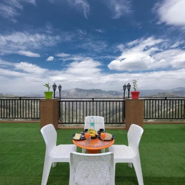 Charvi Regency I Vacations I Conference I MICE I Family Events I Open Air Terrace I Sky Bonfire I Wooden Rooms With Pvt Balconies I Charvi Retreat by Exotic Stays, Hotel in Kūfrī