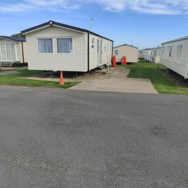 3 Bedroom Static Caravan, Sleeps 8, New 2025!, Hotel in Hartley