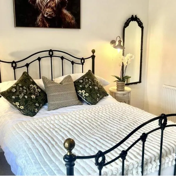 Sleeps 2 Cottage -Private Garden - Log burner, hotel in Stratford-upon-Avon