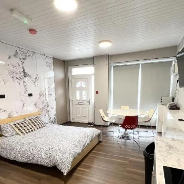 OYO Welsh Holiday Accommodation - Modern Stay, hotel in Pembroke Dock