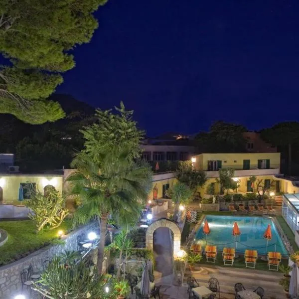 Albergo Villa Hibiscus, hotel v destinaci Forio d'Ischia