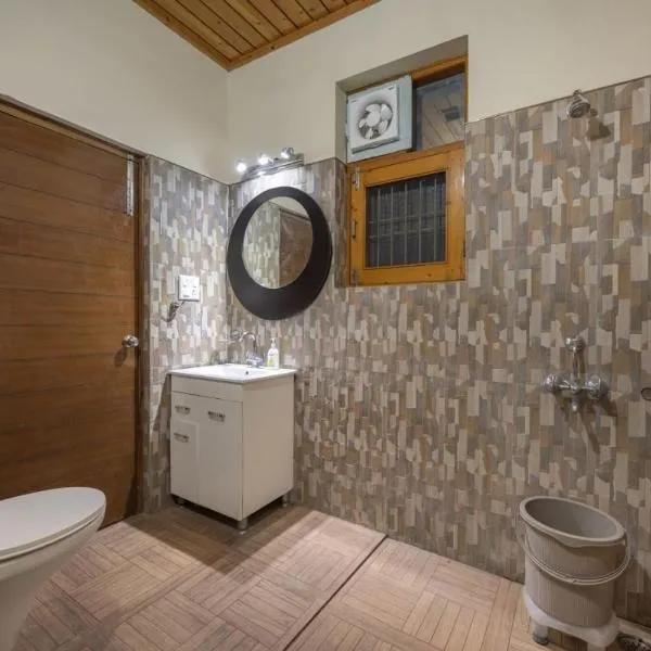 Swvak apts kasauli, hotel sa Kasauli