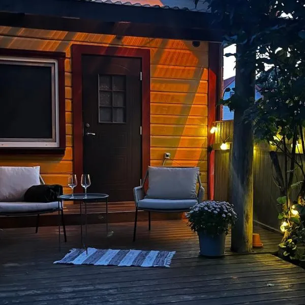 Rähni Home - With Private Garden & Terrace, hotel i Pärnu