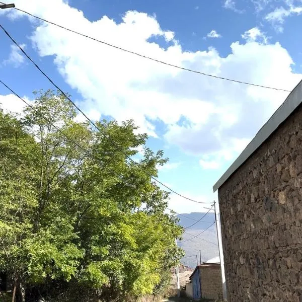 Tatev& Alex BnB, hotel en Tatʼev