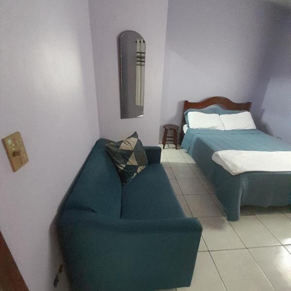 Suíte em casa compartilhada a poucos metros da praia