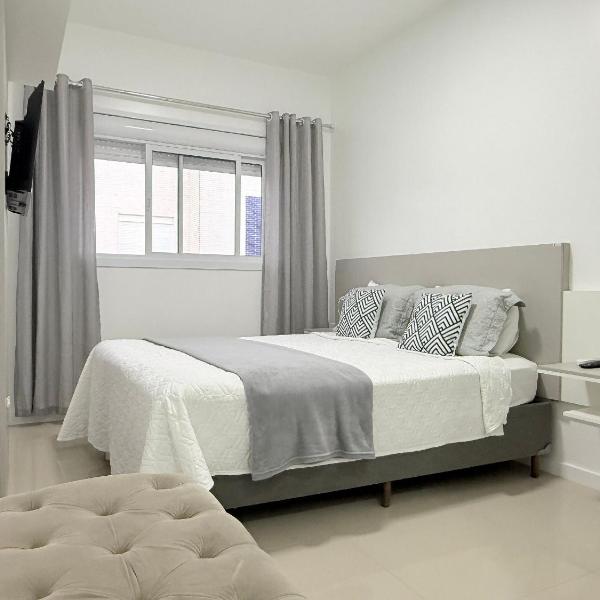 Residencial com piscina de borda infinita a poucos passos da praia e próxima à sorveteria - Foto 2