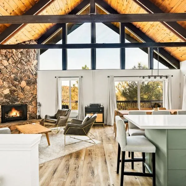 EV level 2, Pets Welcome at Sunset Ridge, hotel in Lake Arrowhead