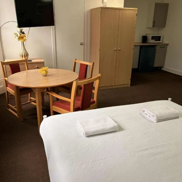 Budget Studio - Central Gosport with Free Parking, hotel v destinaci Gosport