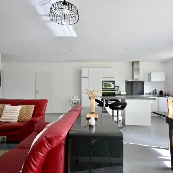 Maison moderne avec jardin sans vis-à-vis, idéal professionnels et familles、ヴァンヌのホテル