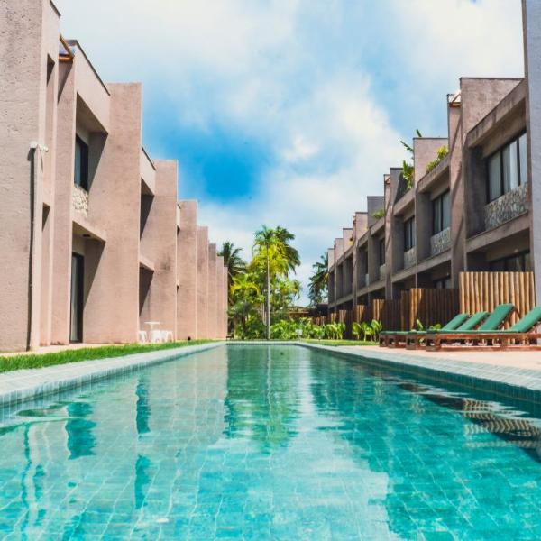 Apê Praia do Toque com Ar no Quarto e Sala, Condomínio com Academia, Quadra de Beach Tennis e Vôlei, Estacionamento Grátis e Restaurante