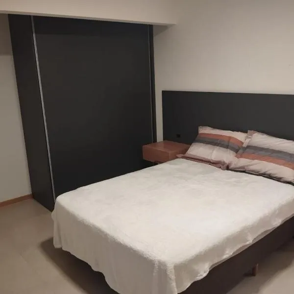 Apartamento com garagem 500 metros da Proeb, hotelli kohteessa Blumenau