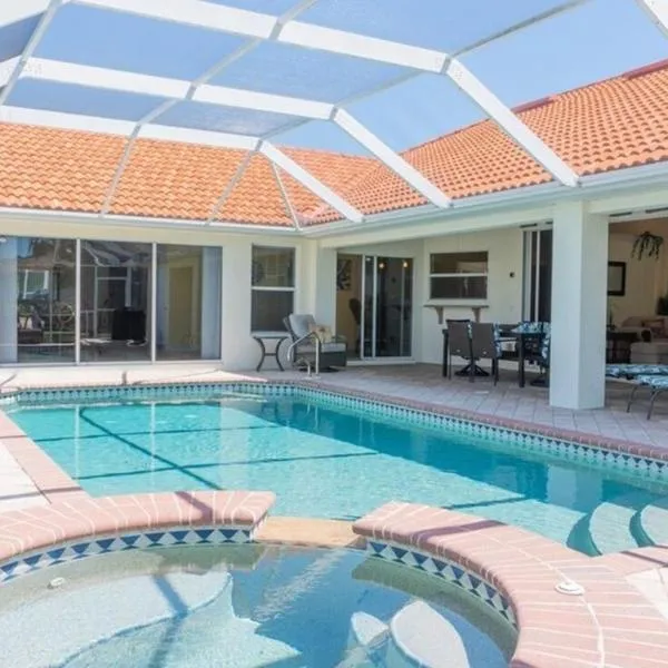 Sunshine paradise retreat with heated pool and canal access, Hotel in Cape Coral