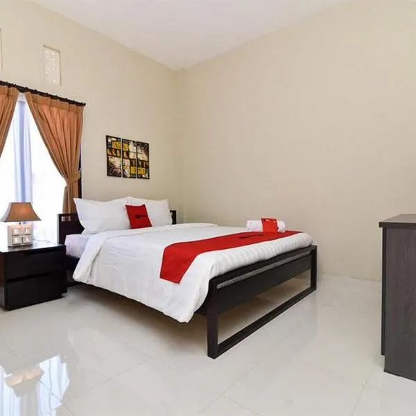 RedDoorz Plus near Jalan Imam Bonjol Denpasar، فندق في سمينياك
