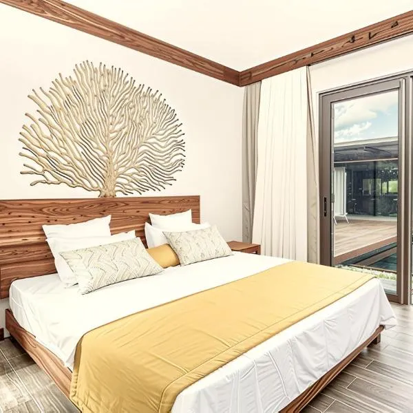 Jacaranda Pool Villas with Maritim 5 Star Beach Resort access, хотел в Балаклава
