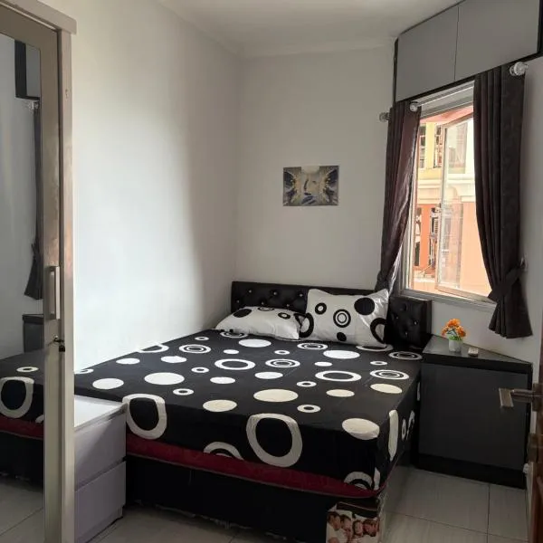 Cozy Room by StayIn Jakarta, hotel en Yakarta