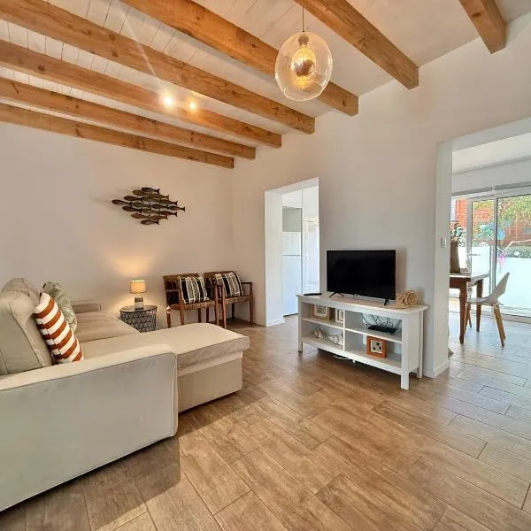 CAPARICA BEACH VILLA, hotel in Trafaria