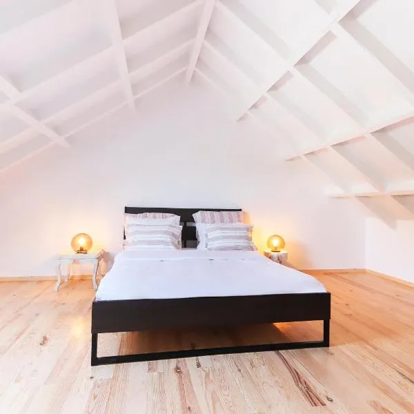 CAPARICA BEACH VILLA, khách sạn ở Trafaria