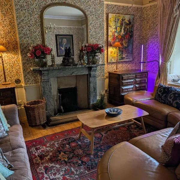 The Writer's Retreat Ground Floor Apartment, hotel in Holt