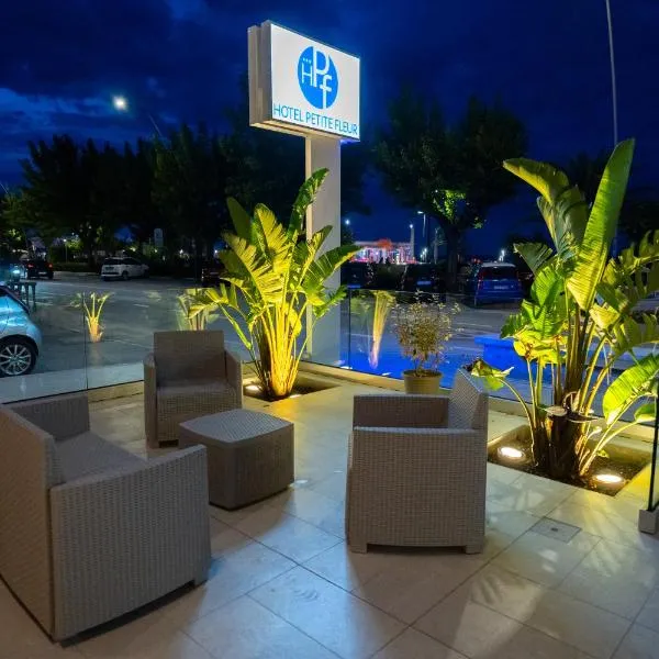 Hotel Petite Fleur, khách sạn ở Alba Adriatica