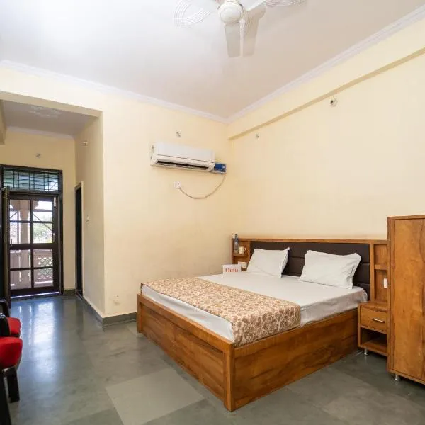 Omji Ashram- Shri Kathiya Mandir - 15min from Ram Temple, Hotel in Ayodhya