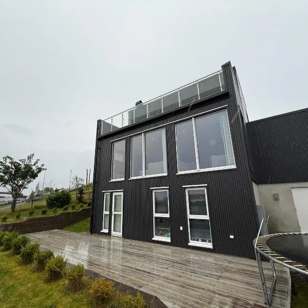 Luksuriøs enebolig, nær Ålesund, hotel in Ytterland