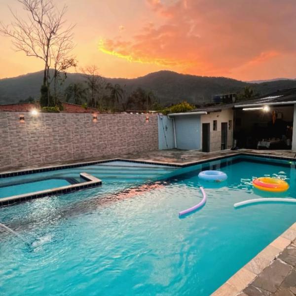 Casa em Bertioga com piscina aquecida Sitio família ROCHA
