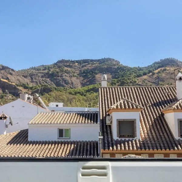 NT Bright and modern apartment in Pizarra، فندق في بيزارا