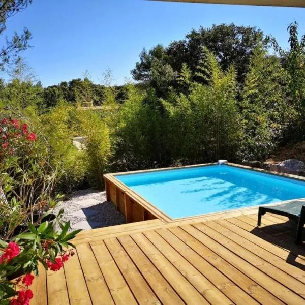 Superbe T3 avec jardin et bassin, dans un village calme au nord de Montpellier, hotel em Saint-Gély-du-Fesc