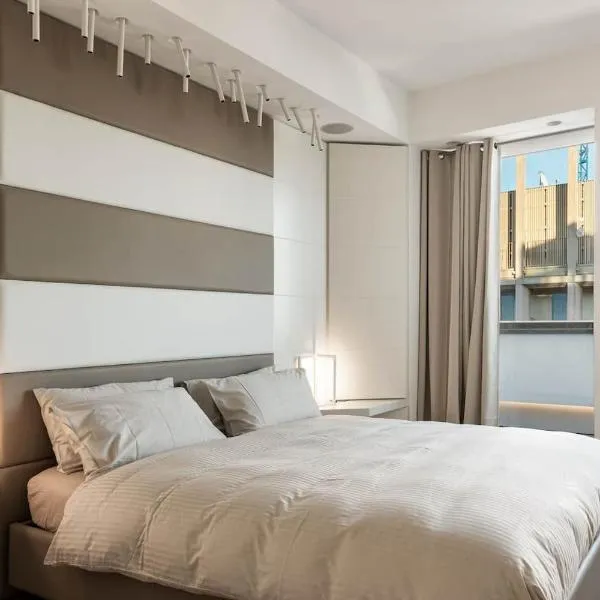 Wonderful apartment a few steps from the Duomo - Milan, hotel in Costermano sul Garda