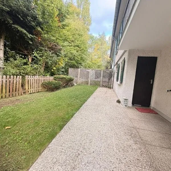 CHL Stay apartment One-Bedroom Apartment Steps from Luxembourg Hospital-Private Garden Included, hotel a Luxemburg