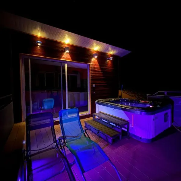 Maison de village , terrasse et spa, hotel v destinaci Dourgne