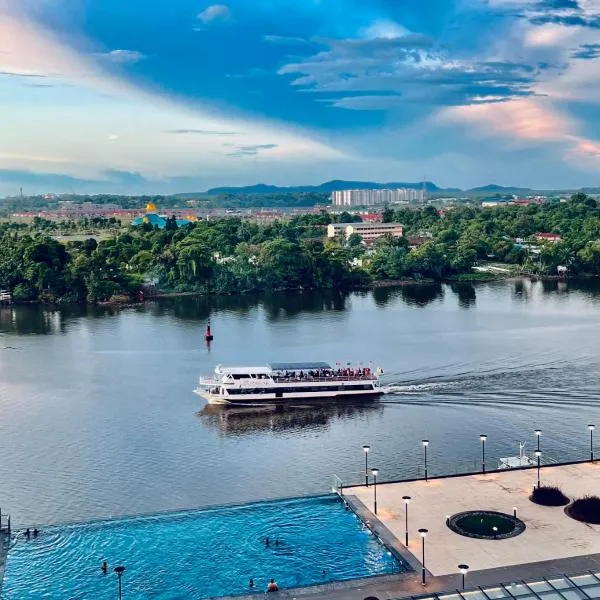 LoFF Suite River View 2 Bedroom at Kuching Riverine Resort, hotel in Kuching