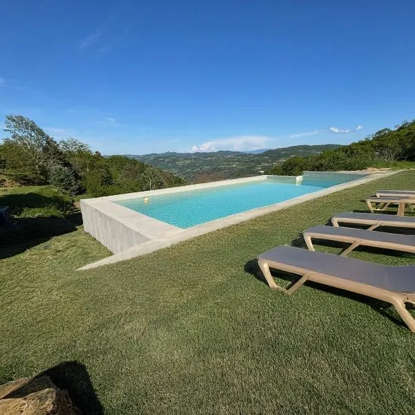 Case Vista Alta Langa, Studio Belbo、Cravanzanaのホテル