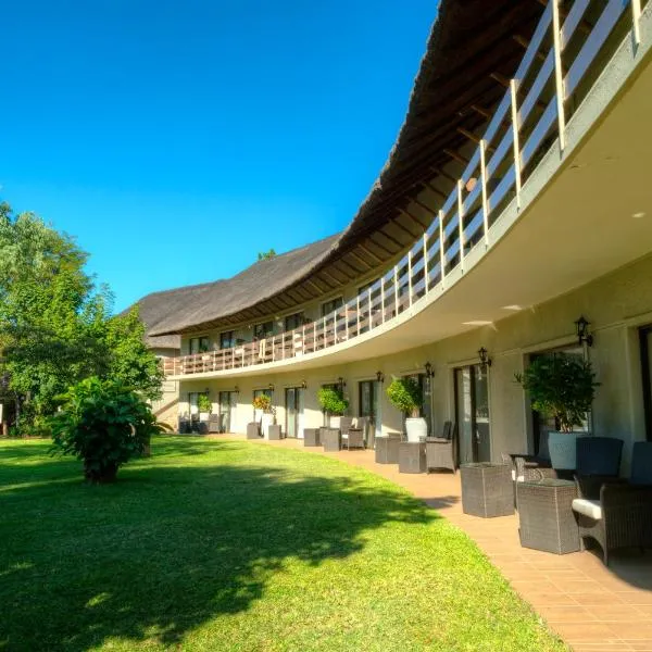 Azambezi River Lodge: Victoria Falls şehrinde bir otel