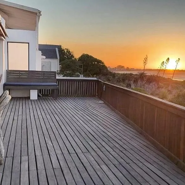 Serene Villa, Britannia Bay overlooking the beach、Stompneusbaaiのホテル