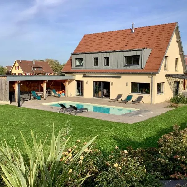 Superbe Maison Jacuzzi+Piscine au cœur des vignes, готель у місті Pfaffenheim