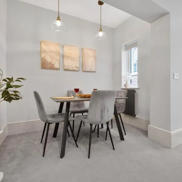 WhiskAwayHomes Shaw Street Apartment 1, хотел в Устър